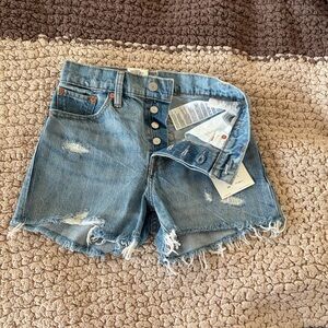BNWT Levi’s Highwaisted Wedgie Shorts size 24
Color/Style: Snooze You Lose